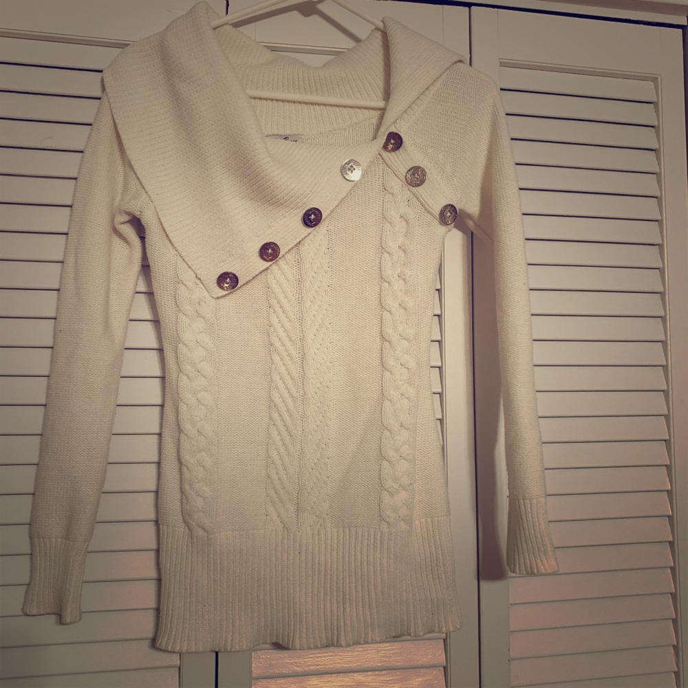 SOLD Guess Sweater size small